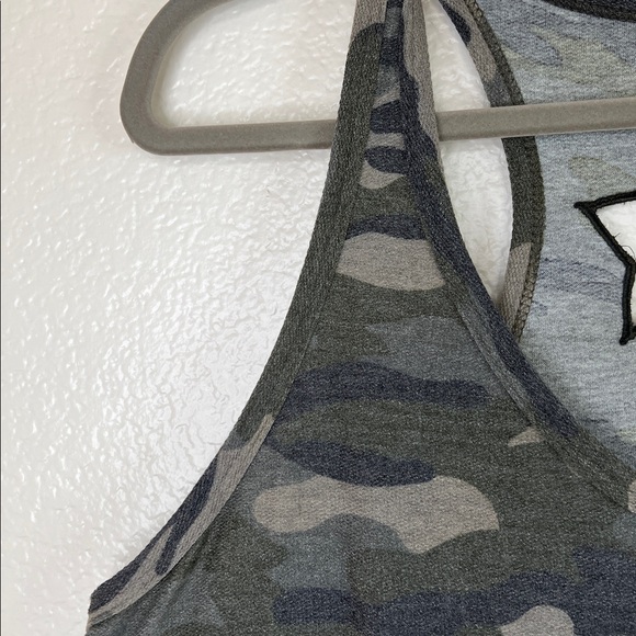 Star cutout camo tank, size XL - Picture 3 of 5